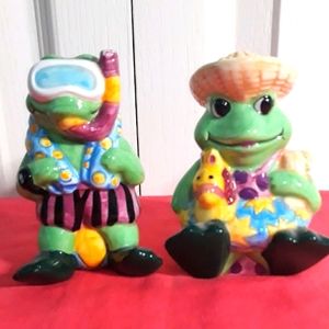 💙💚SALT AND PEPPER COUPLE OF TOADS